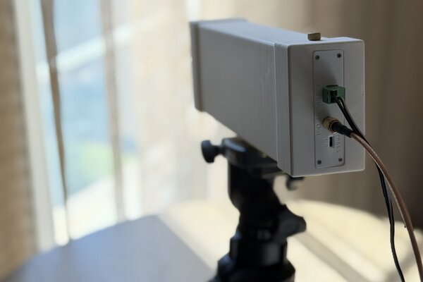 Wi-Fi antenna kit RF enclosure with SMA connectors on tripod
